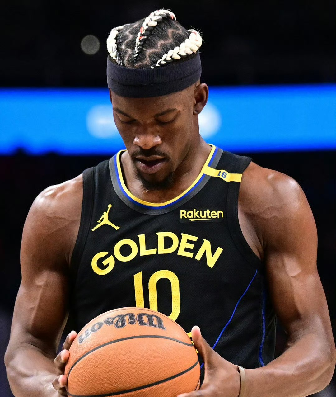 九游平台-巴特勒重返赛场，比赛局势复杂首场状态出色，老鹰观众沸腾！赛场气氛高涨(巴特勒被热火队禁赛7场)