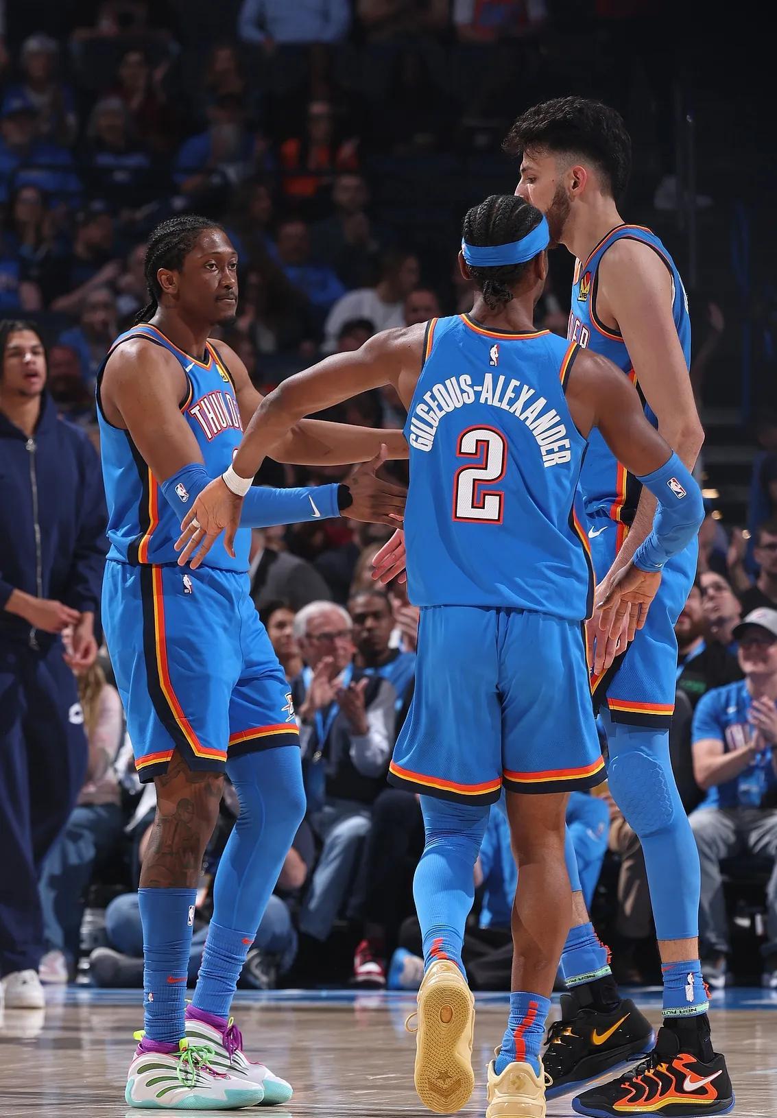 九游平台-明尼苏达森林狼发布备战花絮，赛前队长鼓劲，NBA常规赛任务艰巨，更衣室氛围转暖的简单介绍