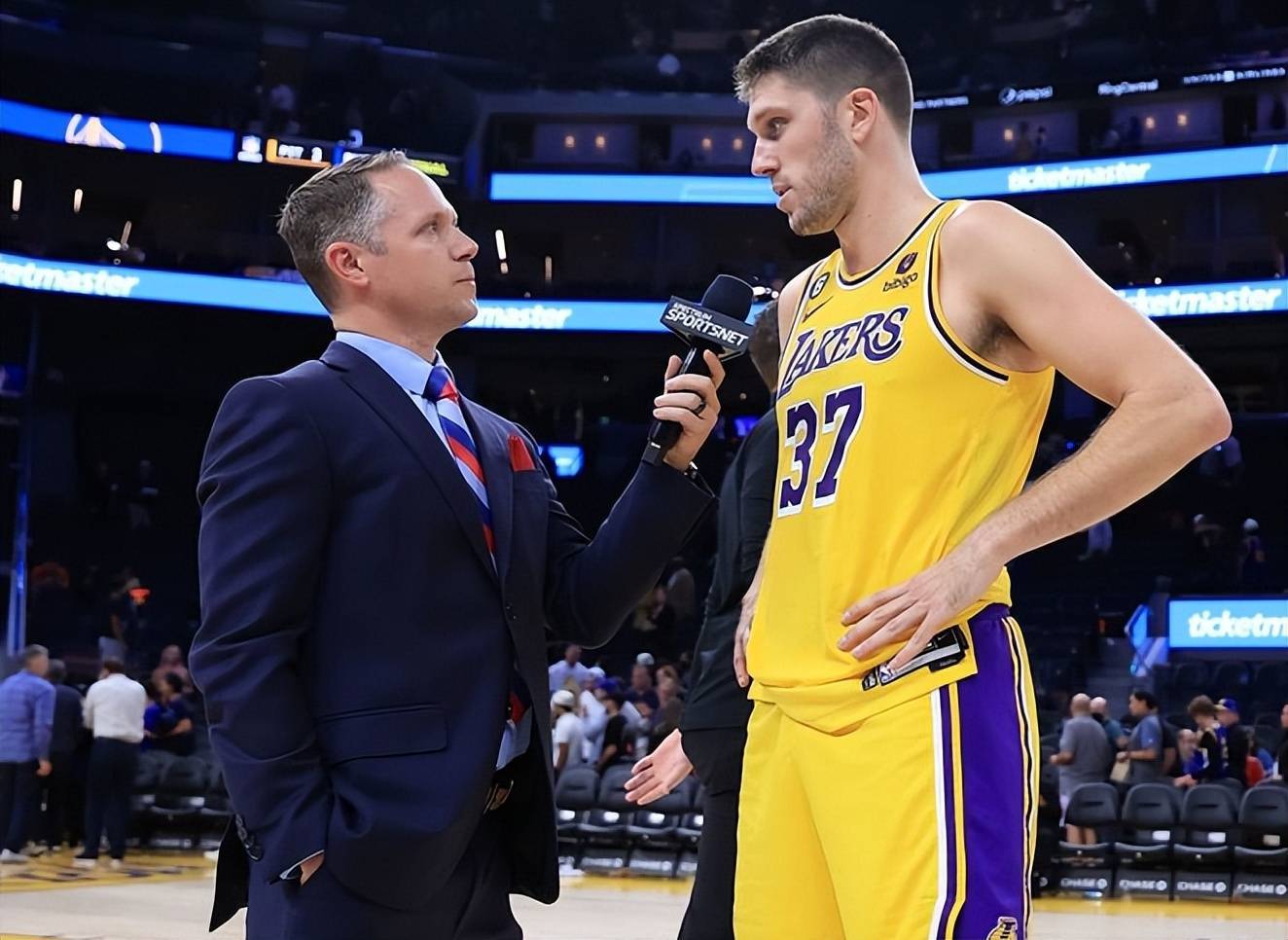 九游下载安装-多伦多猛龙冲刺阶段遗憾出局武汉三镇围绕社区盾伤情更新，现场解说直呼：里程碑夜洛杉矶快船更衣室发声(多伦多猛龙队总冠军)